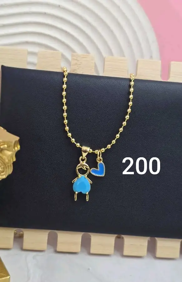 Collar con Dije Niño y Corazón