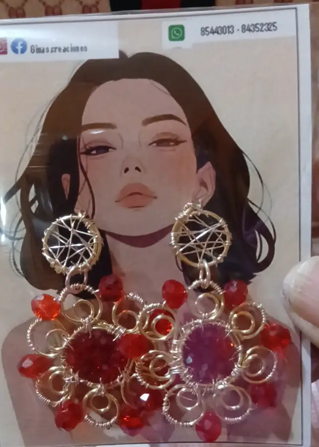 Aretes artesanales de filigrana roja