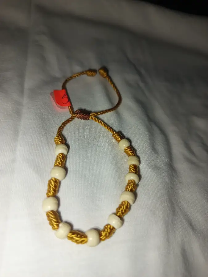 Pulsera ajustable con cuentas