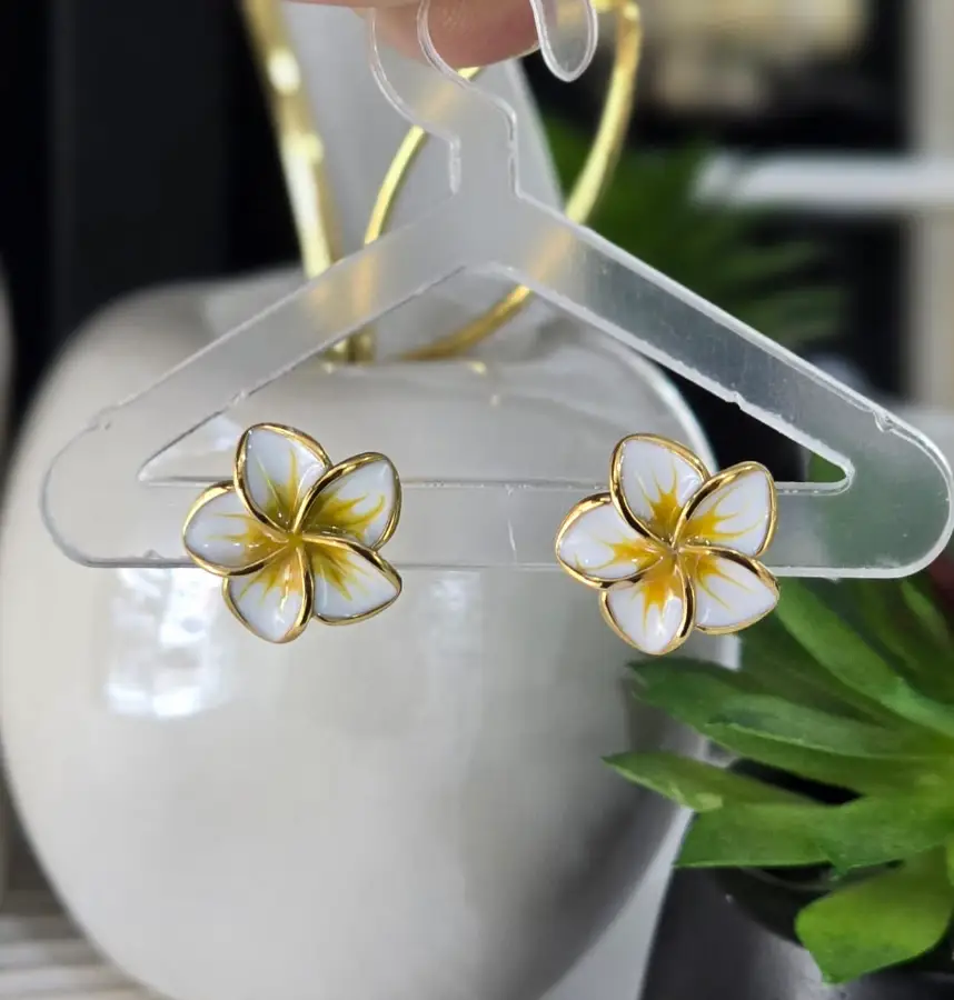Pendientes de flor esmaltada tropical