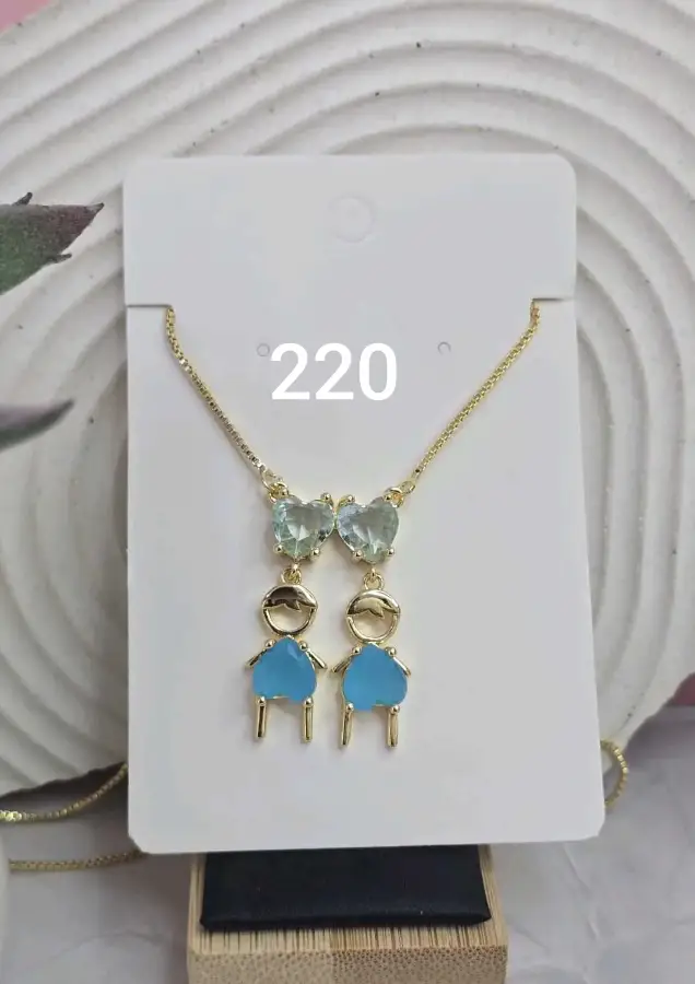 Collar de niños y corazones